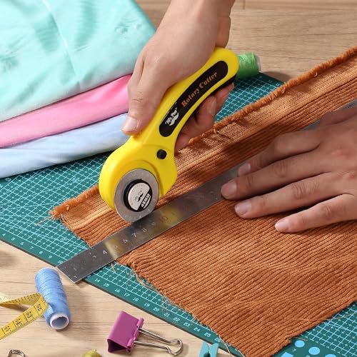 Mr. Pen- Rotary Cutter for Fabric with 1 Extra Blade, 45mm - color: Yellow