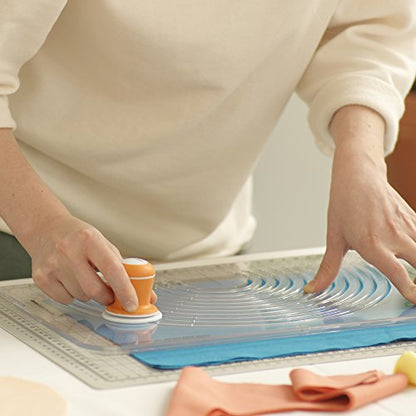 Fiskars Fabric Circle Cutter, Cut Circles in Fabric Without Tracing